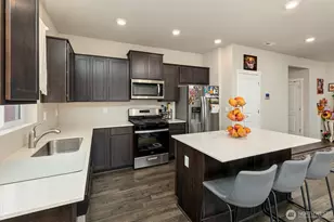 10815 188 St E, Puyallup, WA 98374 - Photo 2