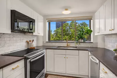 1120 Spring Street #602, Seattle, WA 98104 - Photo 12