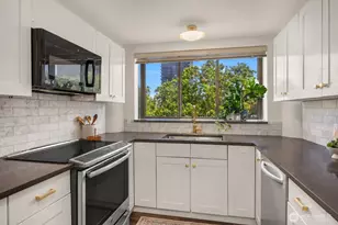 1120 Spring St, Seattle, WA 98104 - Photo 12