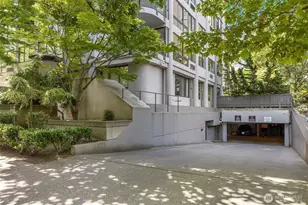 1120 Spring St, Seattle, WA 98104 - Photo 32