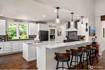17345 Olympic Pl, Mount Vernon, WA 98274 - Photo 8