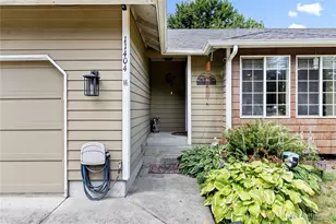 11404 208th Ave E, Bonney Lake, WA 98391 - Photo 2