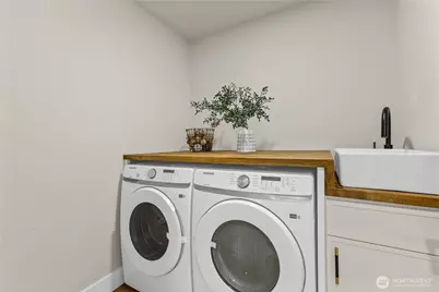 11709 Roosevelt Way NE, Seattle, WA 98125 - Photo 24