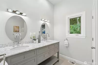 13130 Holmes Point Drive NE, Kirkland, WA 98034 - Photo 28