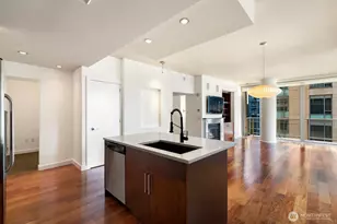 910 Lenora St, Seattle, WA 98121 - Photo 10