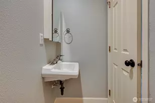 8722 NE 17th St, Vancouver, WA 98664 - Photo 6