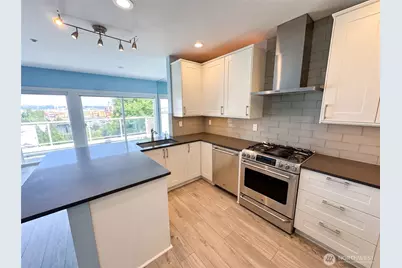 2325 Harbor Avenue SW #B2, Seattle, WA 98126 - Photo 2