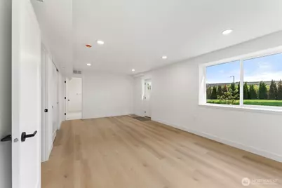 12215 SE 35th Street, Bellevue, WA 98006 - Photo 32