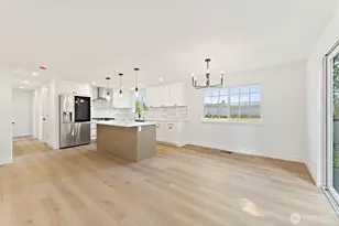 12215 SE 35th St, Bellevue, WA 98006 - Photo 14