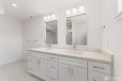 12215 SE 35th Street, Bellevue, WA 98006 - Photo 36