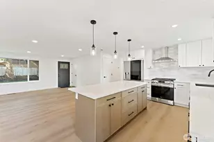 12215 SE 35th St, Bellevue, WA 98006 - Photo 16