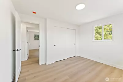 12215 SE 35th Street, Bellevue, WA 98006 - Photo 28