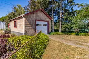 303 3rd St NE, Yelm, WA 98597 - Photo 4