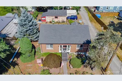303 3rd Street NE, Yelm, WA 98597 - Photo 2