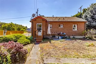 303 3rd St NE, Yelm, WA 98597 - Photo 6