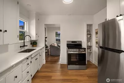 312 NW 88th Street, Seattle, WA 98117 - Photo 10