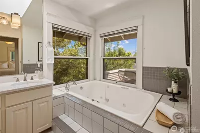 938 18th Avenue E, Seattle, WA 98112 - Photo 18