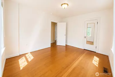 11711 82nd Avenue S, Seattle, WA 98178 - Photo 8