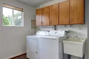 2327 248th Ave SE, Sammamish, WA 98075 - Photo 16