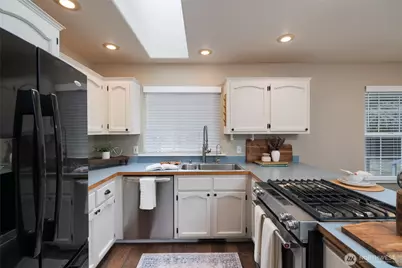 2033 Navy Lane, Oak Harbor, WA 98277 - Photo 8