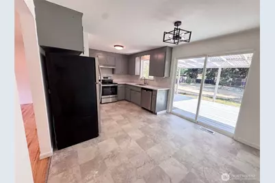 712 141st Street E, Tacoma, WA 98445 - Photo 8