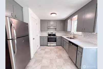 712 141st Street E, Tacoma, WA 98445 - Photo 2