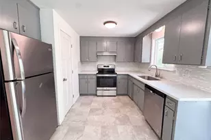 712 141st St E, Tacoma, WA 98445 - Photo 2