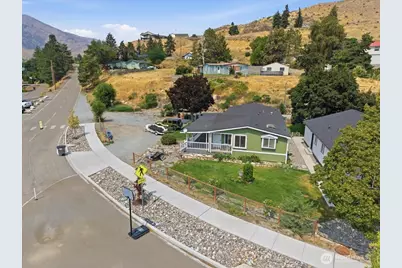 634 Warren Avenue W, Pateros, WA 98846 - Photo 2