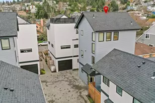 3239 61st Ave SW, Seattle, WA 98116 - Photo 8