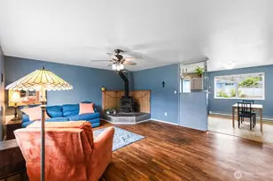 822 Walker Ave, Oak Harbor, WA 98277 - Photo 4