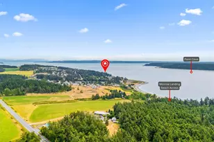 822 Walker Ave, Oak Harbor, WA 98277 - Photo 2