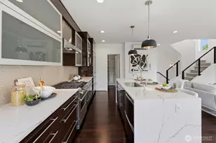 315 W Galer St, Seattle, WA 98119 - Photo 8