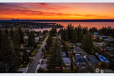 4605 108th Avenue NE, Kirkland, WA 98033 - Photo 2