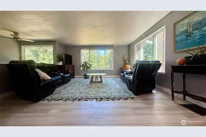 22045 Peter Grubb Road SE, Renton, WA 98058 - Photo 4
