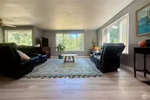 22045 Peter Grubb Rd SE, Renton, WA 98058 - Photo 4