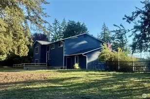 22045 Peter Grubb Rd SE, Renton, WA 98058 - Photo 2