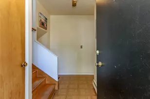 2633 Lake Youngs Ct SE, Renton, WA 98058 - Photo 2
