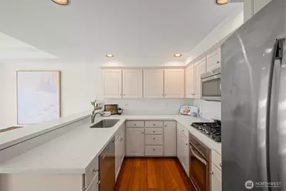 2167 Dexter Avenue N #402, Seattle, WA 98109 - Photo 8