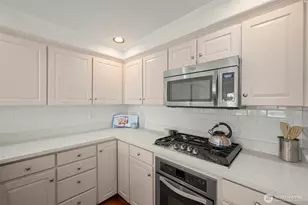 2167 Dexter Ave N, Seattle, WA 98109 - Photo 10