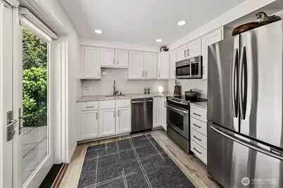 8623 30th Avenue NE, Seattle, WA 98115 - Photo 6