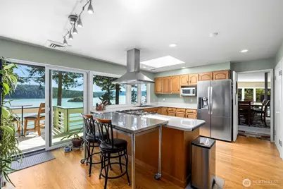 733 Tillamuk Drive, La Conner, WA 98257 - Photo 14