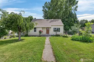 804 Crescent Dr, Grandview, WA 98930 - Photo 2