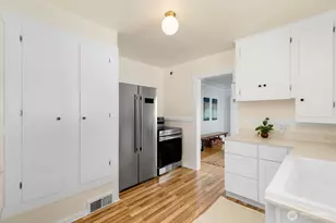 410 N 46th St, Seattle, WA 98103 - Photo 12