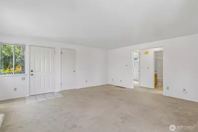 533 N 104th #B, Seattle, WA 98133 - Photo 8