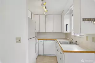 533 N 104th, Seattle, WA 98133 - Photo 6