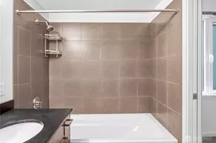 76 Cedar St, Seattle, WA 98121 - Photo 22