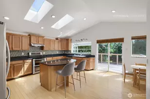 3203 NE 195th St, Lake Forest Park, WA 98155 - Photo 4