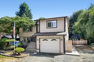 3203 NE 195th St, Lake Forest Park, WA 98155 - Photo 2