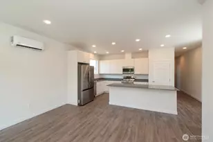 1917 W 10th St, Port Angeles, WA 98363 - Photo 10