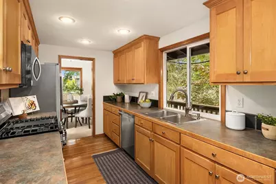 924 179th Court NE, Bellevue, WA 98008 - Photo 10